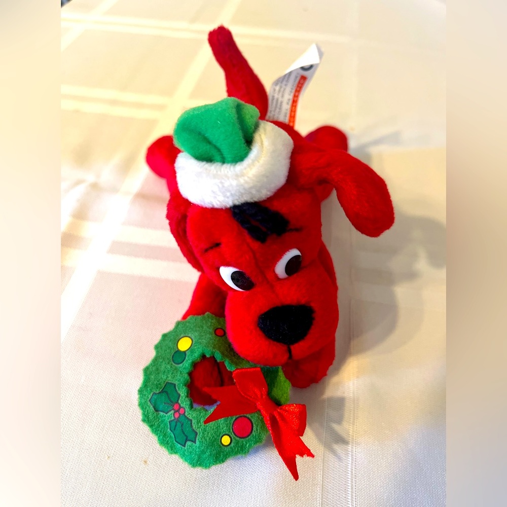 Collectible Plush toy Christmas version of Clifford the Big Red Dog beanie